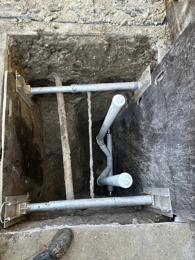 Experienced plumber completing Drain Cleaning work in Corona